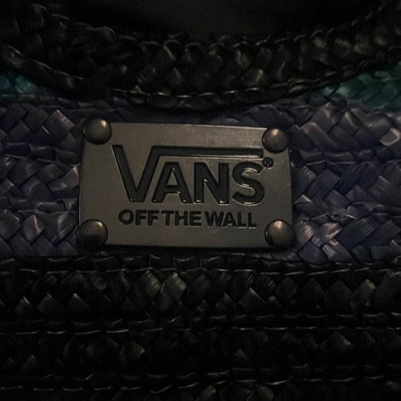 Vans handbag . Normal wear and tear. Perfect for fun in the sun! Colorful ! - Picture 5 of 6